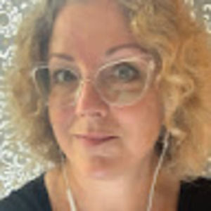 Meet your Posher, Julia rosa